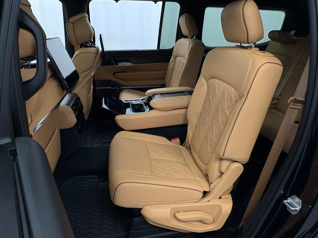 Certified 2025 Jeep Grand Wagoneer Series III w/ Rear Seat Video Group 1 AWD/4WD image 20