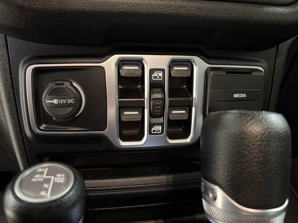 Used 2024 Jeep Wrangler Unlimited AWD/4WD image 17