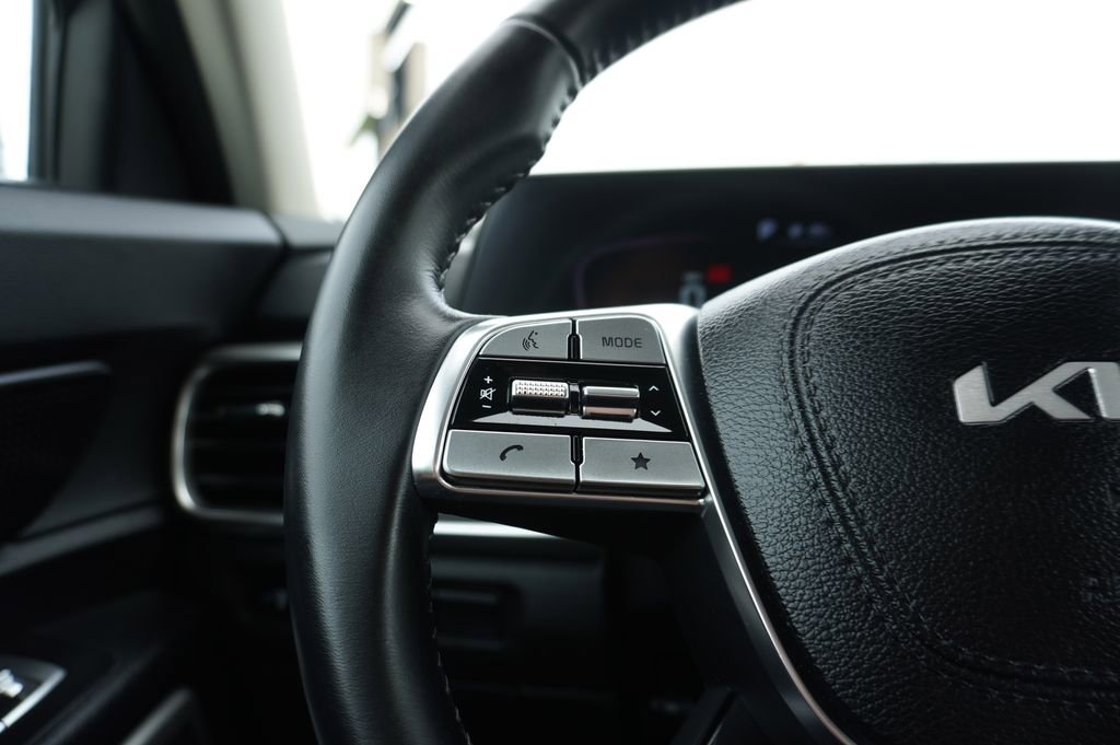 Used 2023 Kia Telluride LX FWD image 21