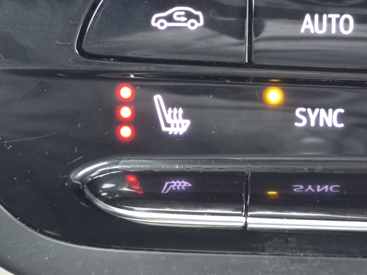 Used 2023 Buick Envision Essence image 6