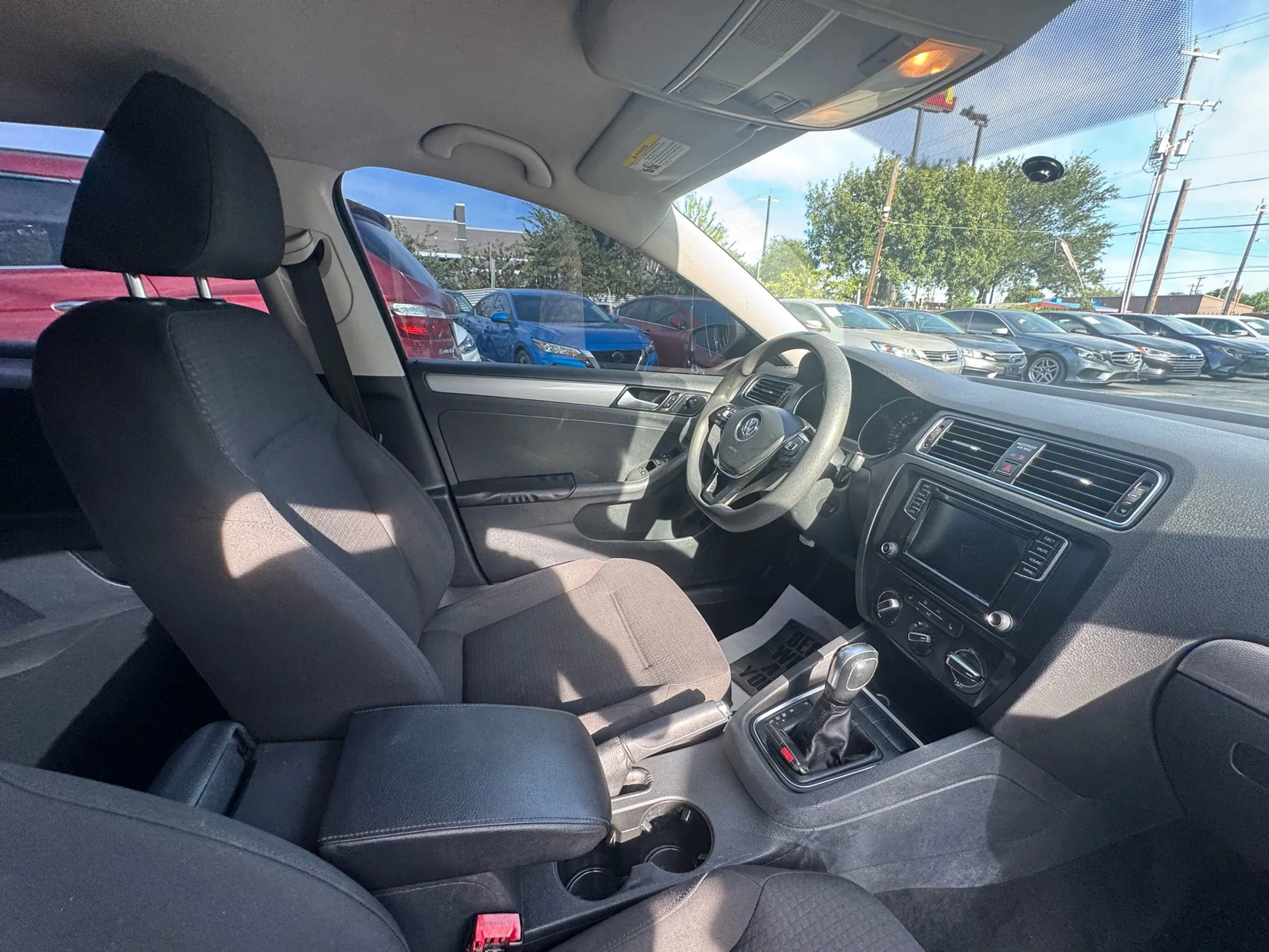 Used 2016 Volkswagen Jetta SE image 14