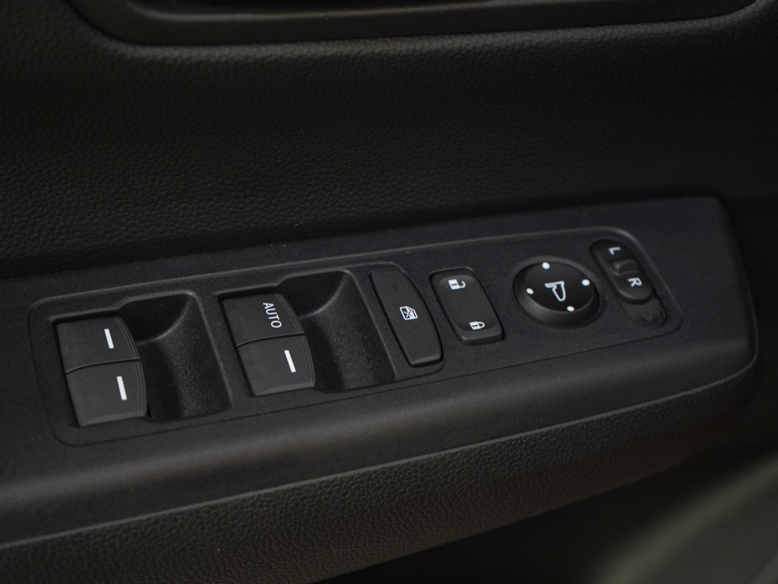 Used 2025 Honda CR-V LX image 21