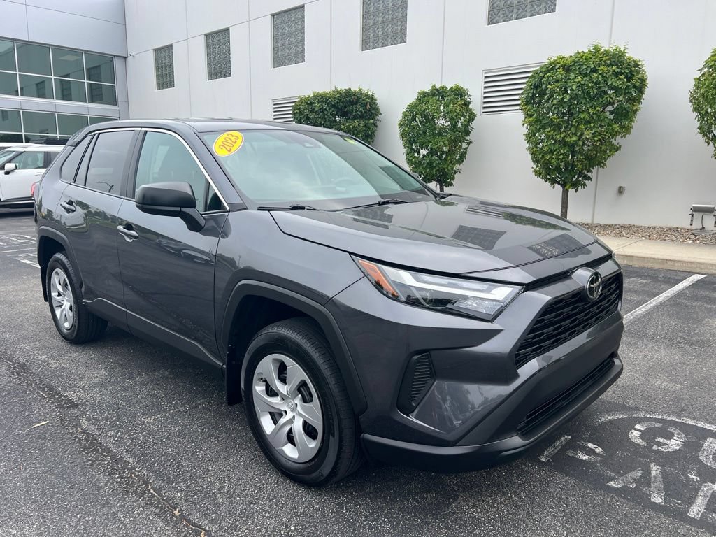 Used 2023 Toyota RAV4 LE AWD/4WD image 4