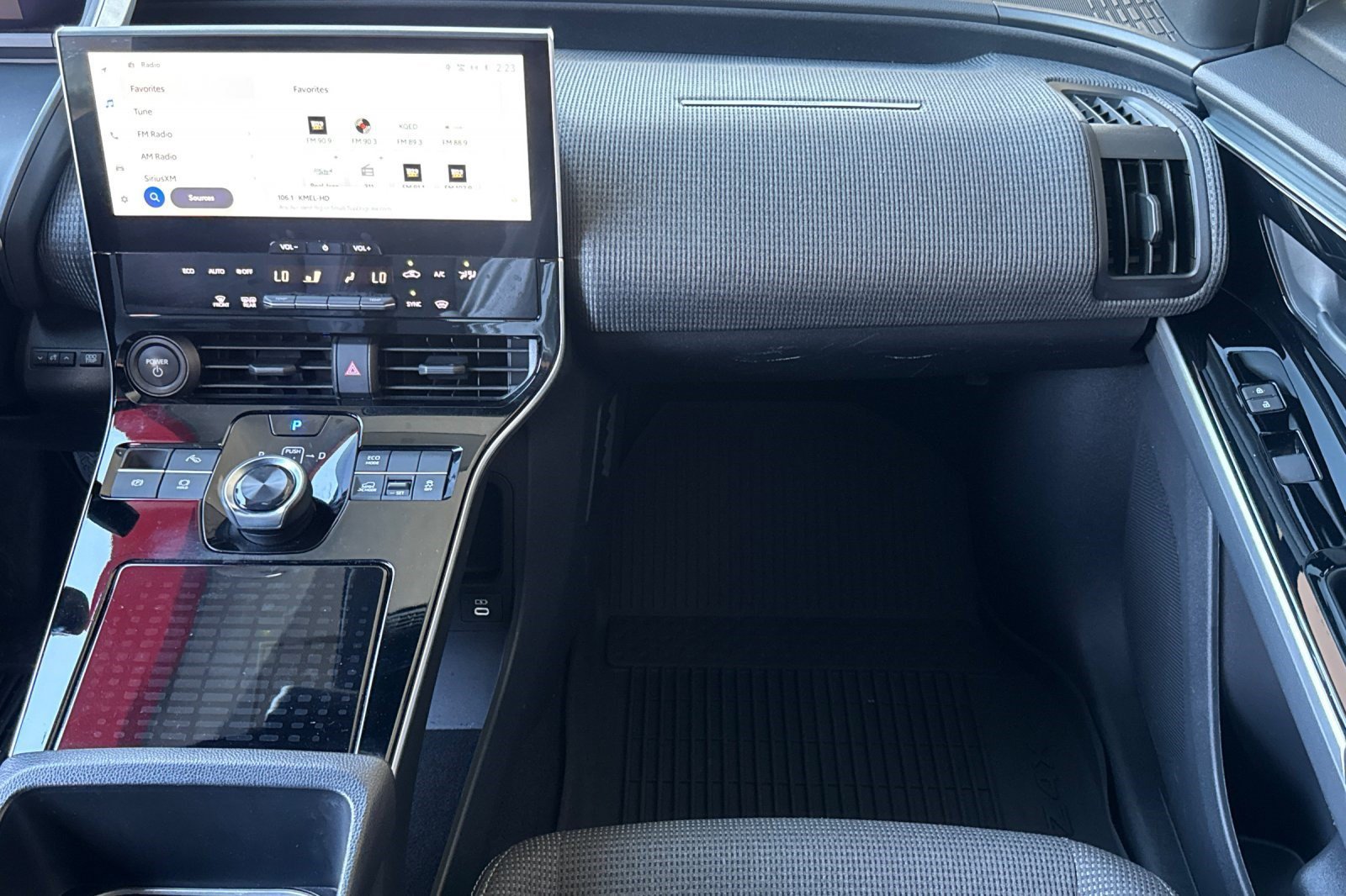 Used 2023 Toyota bZ4X AWD image 30