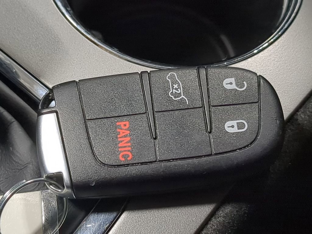 Used 2018 Jeep Grand Cherokee Laredo image 39