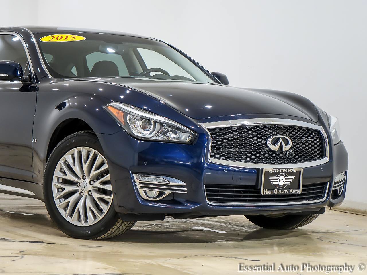 Used 2015 INFINITI Q70 L 3.7 w/ Deluxe Touring Package AWD/4WD image 2