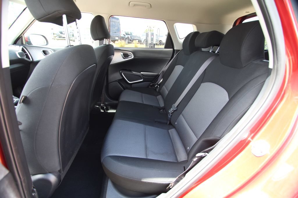 Used 2023 Kia Soul LX FWD image 7