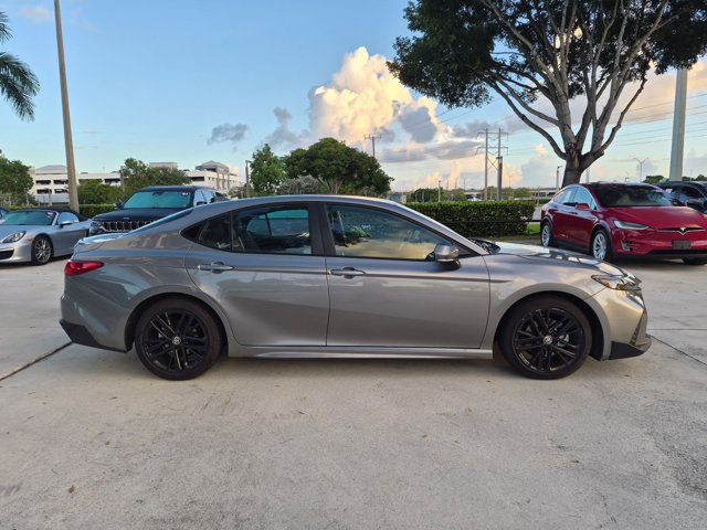 Used 2026 Toyota Camry SE FWD image 4