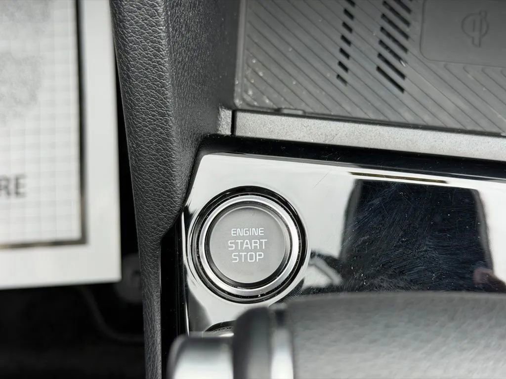 Used 2024 Kia Sportage EX FWD image 19