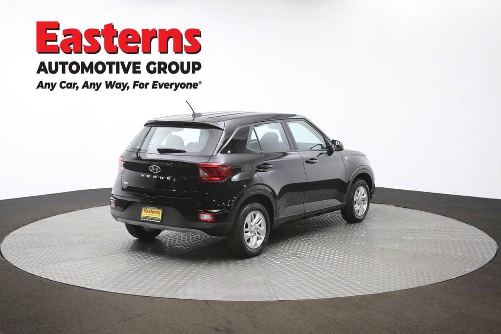Used 2025 Hyundai Venue SE image 40
