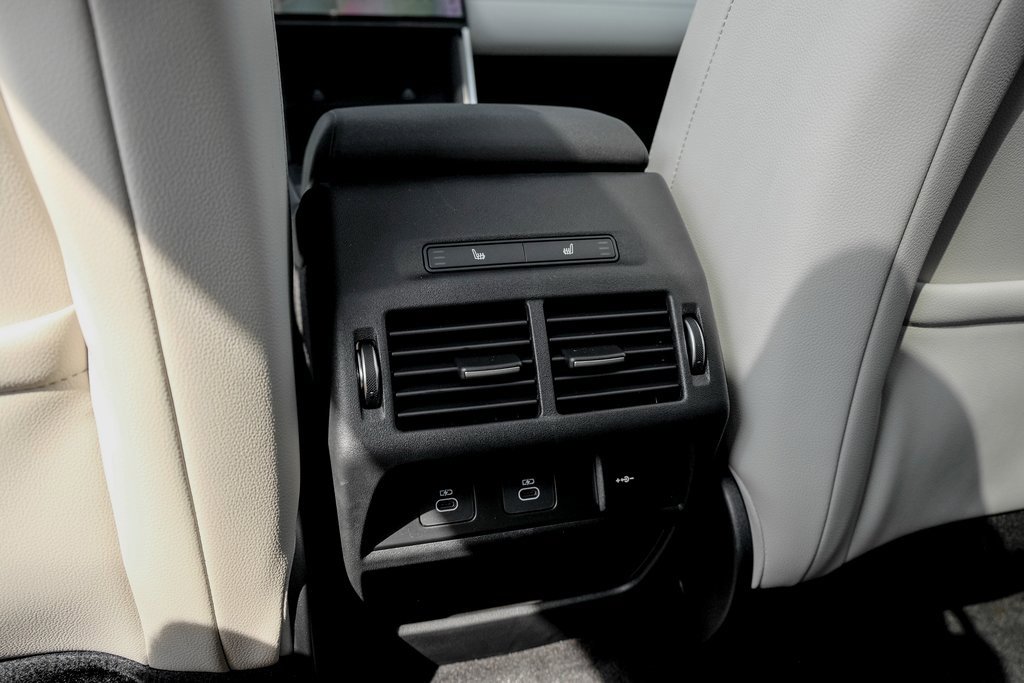 New 2025 Land Rover Discovery Sport S image 17