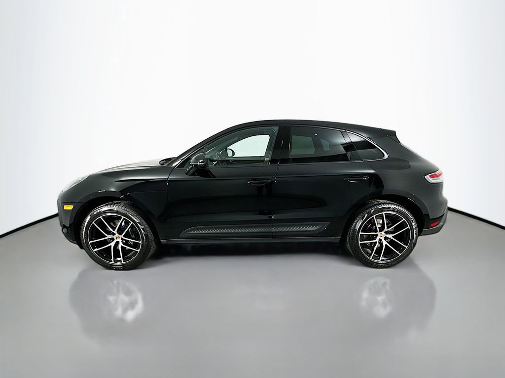 Used 2025 Porsche Macan image 2