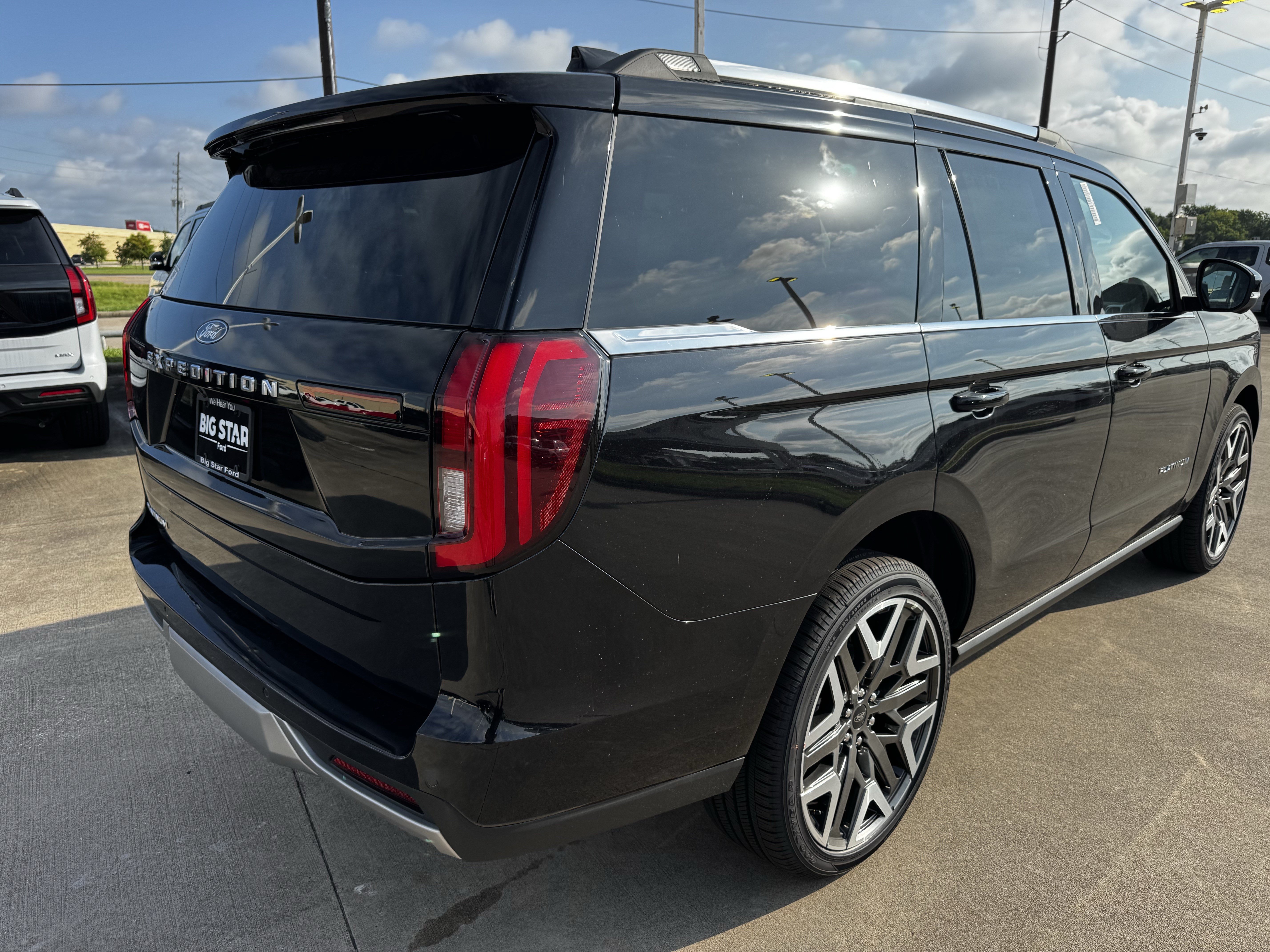 New 2026 Ford Expedition Platinum w/ Platinum Ultimate Package AWD/4WD image 8