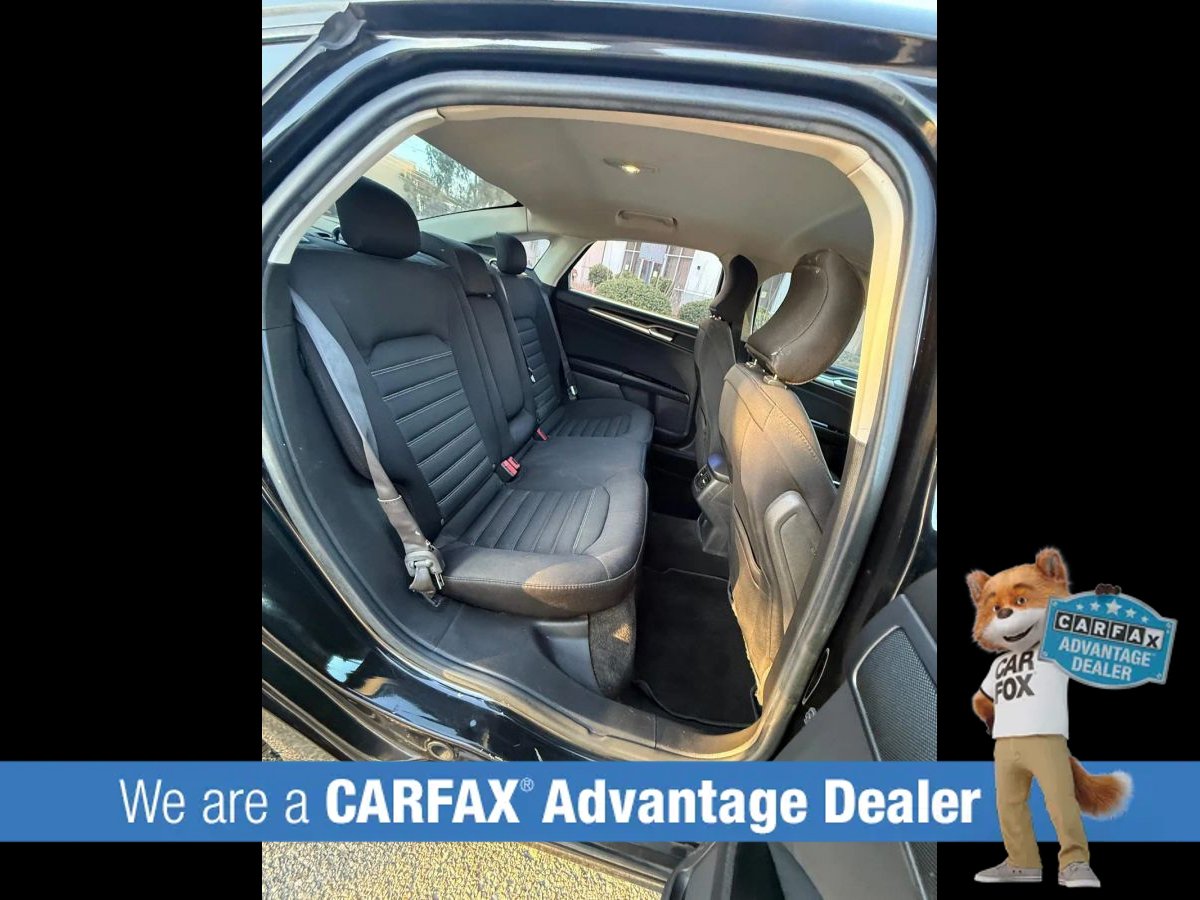 Used 2015 Ford Fusion SE FWD image 16