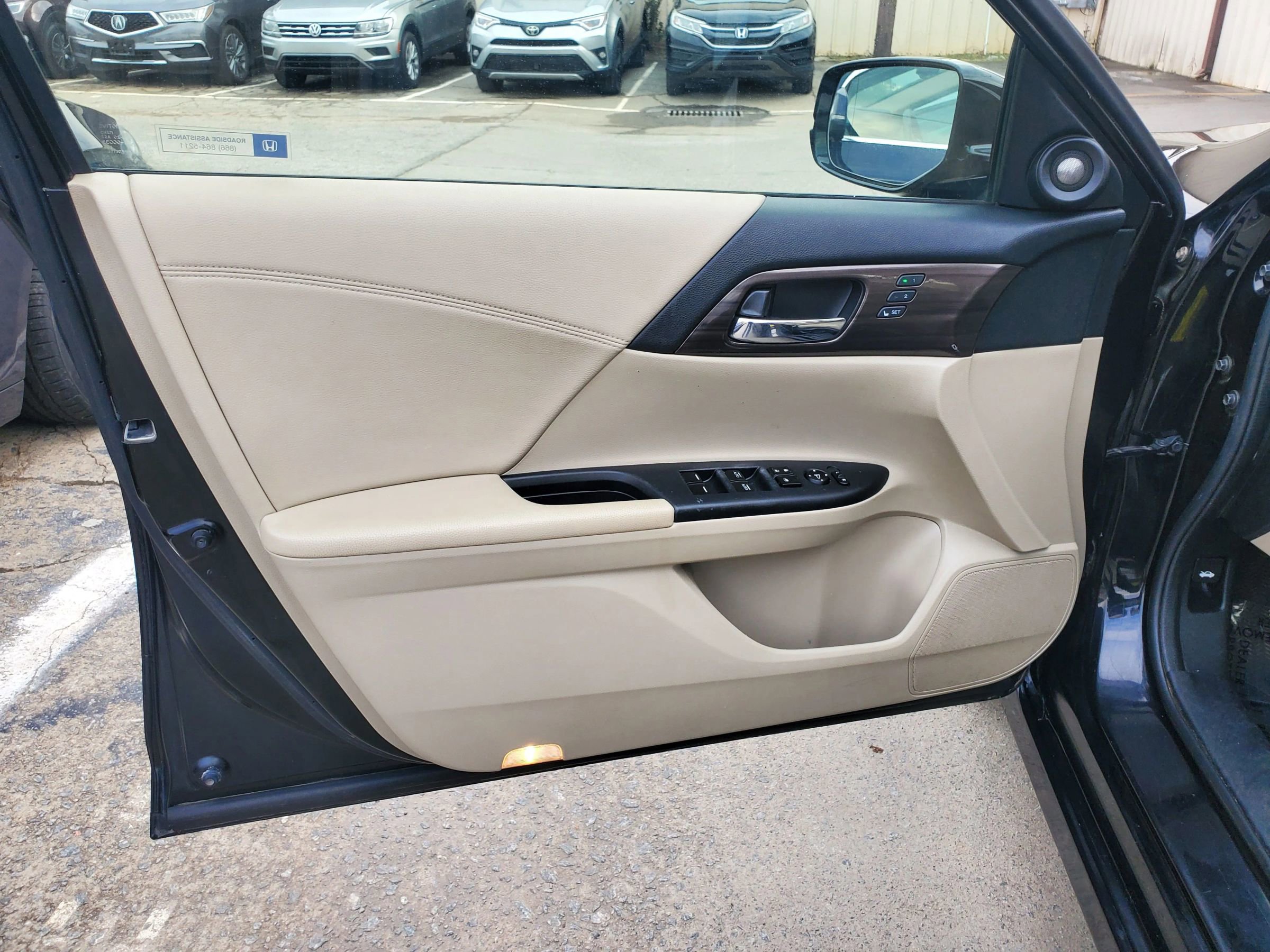 Used 2017 Honda Accord Touring image 21