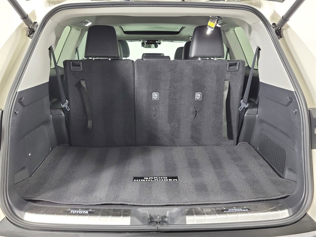 Used 2024 Toyota Grand Highlander XLE image 7
