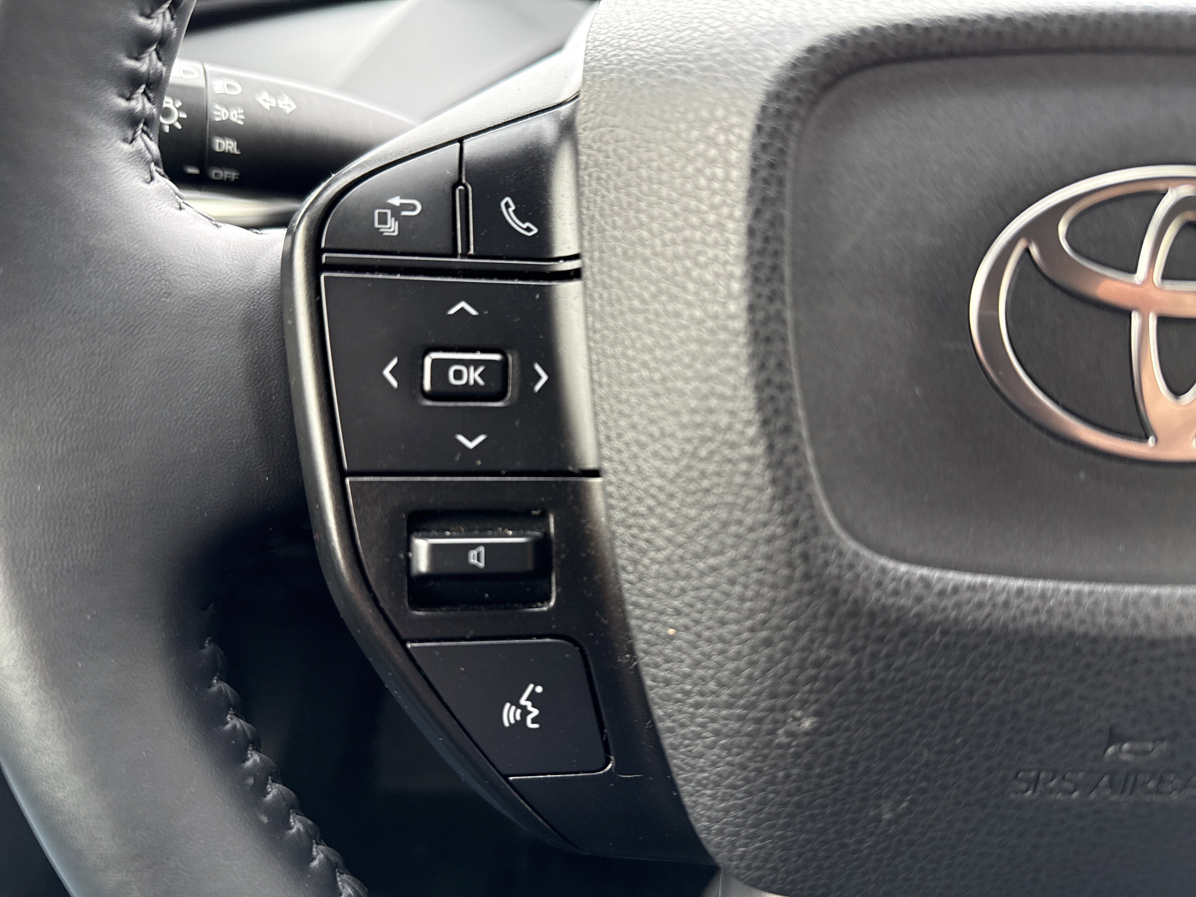 Used 2024 Toyota Prius LE FWD image 18