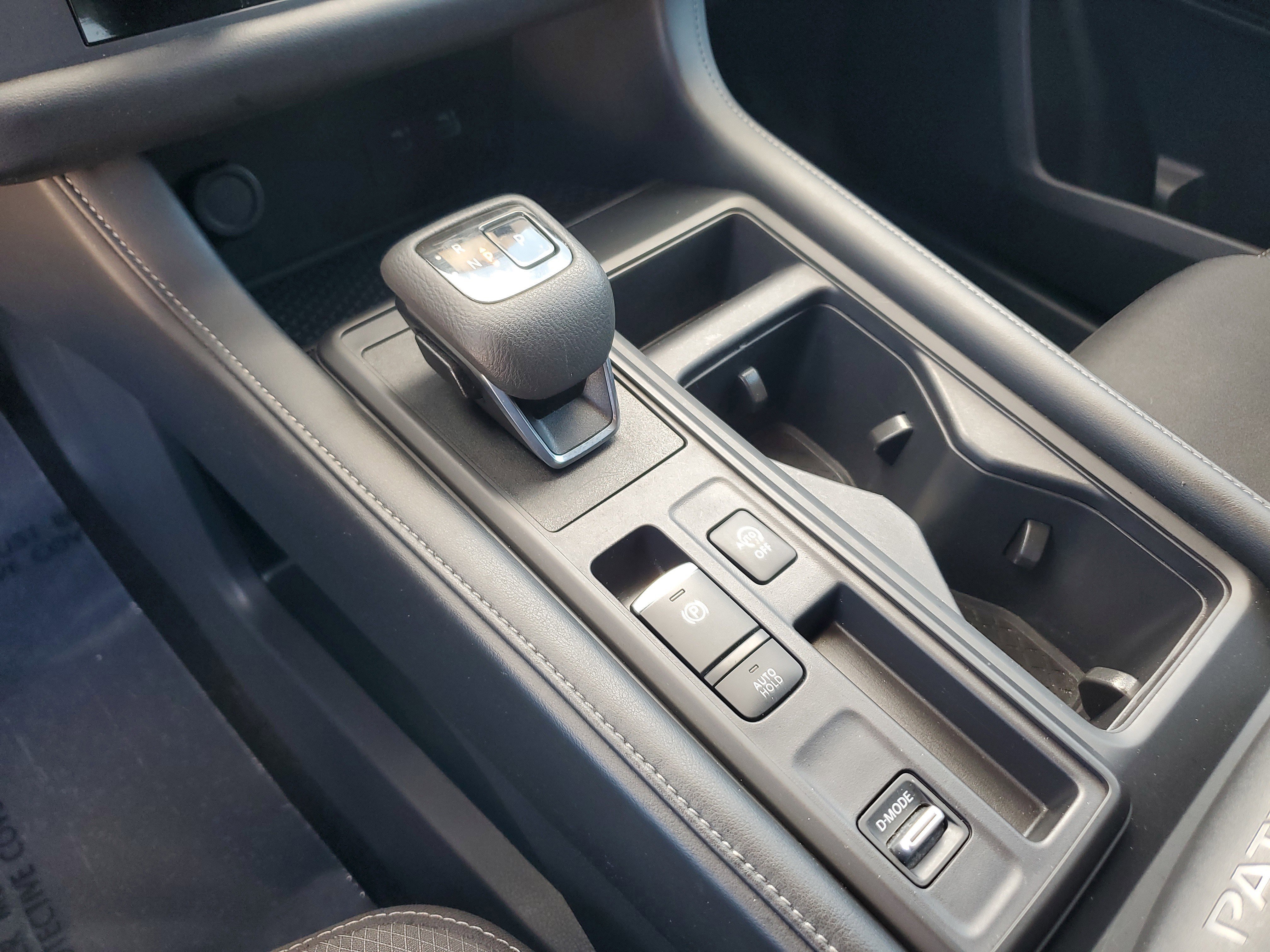 Used 2024 Nissan Pathfinder S image 24