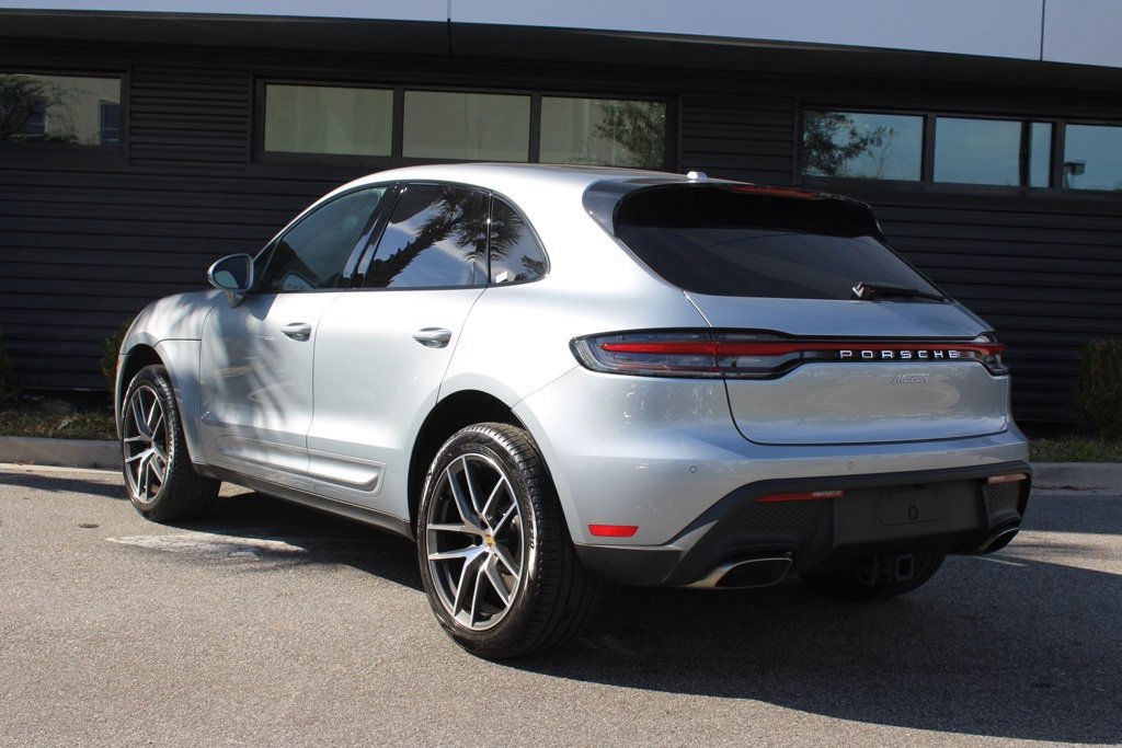 Used 2025 Porsche Macan image 3