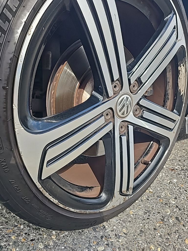 Used 2016 Volkswagen Golf R 4-Door w/ Driver Assistance Package image 10