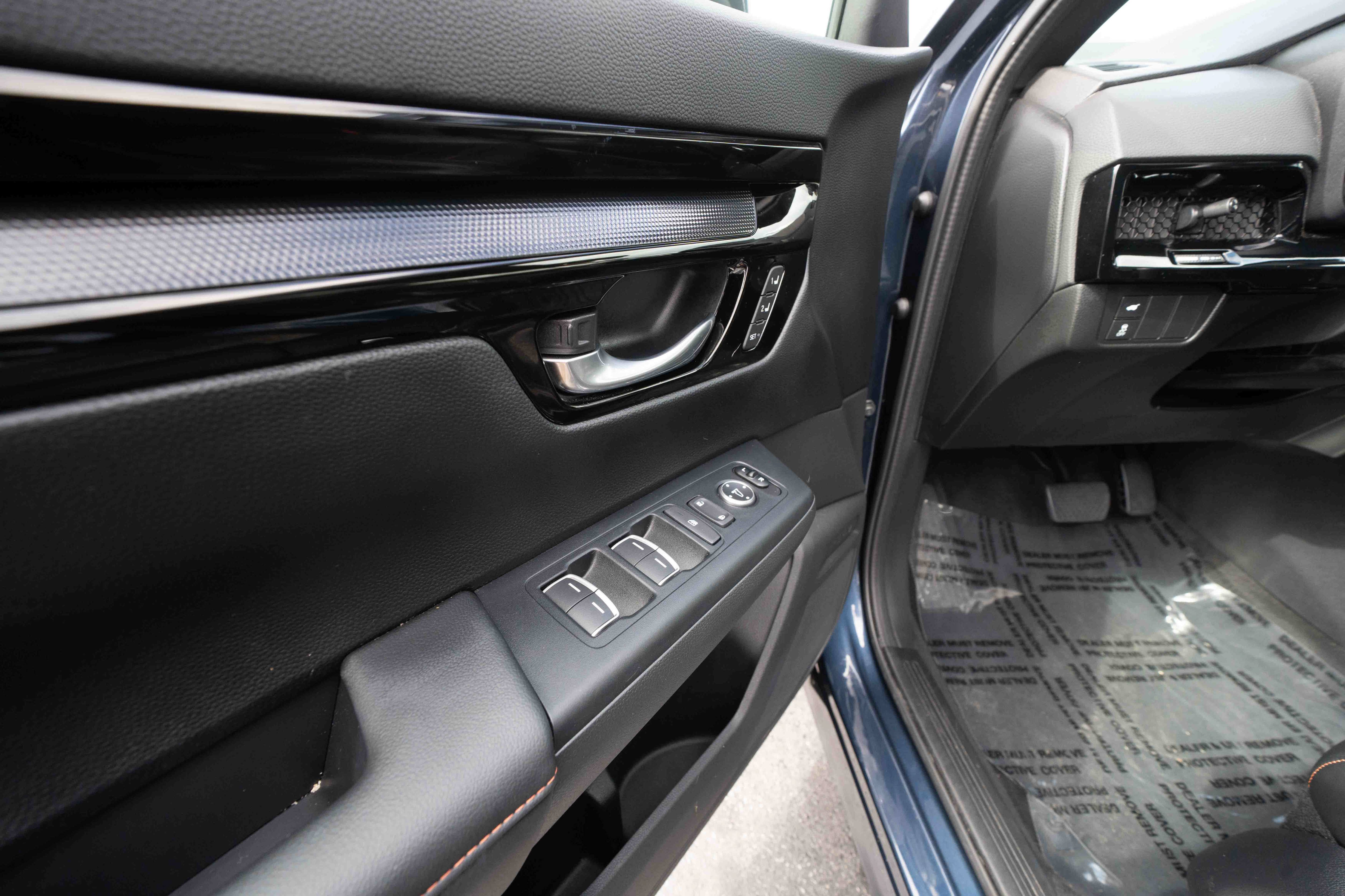 Used 2024 Honda CR-V Sport Touring image 7
