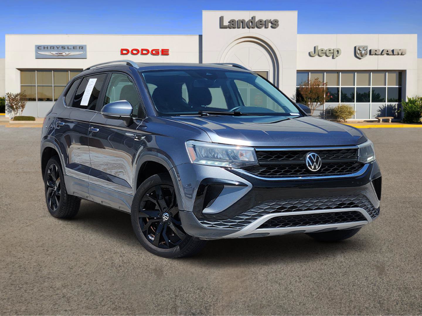 Used 2022 Volkswagen Taos SE w/ Panoramic Sunroof Package FWD image 1
