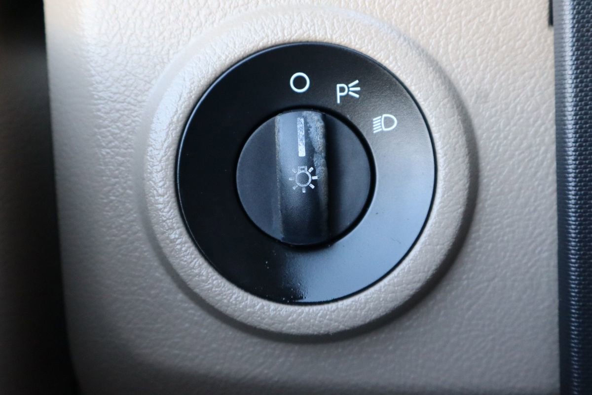 Used 2009 Ford E-350 and Econoline 350 Super Duty Wagon image 30