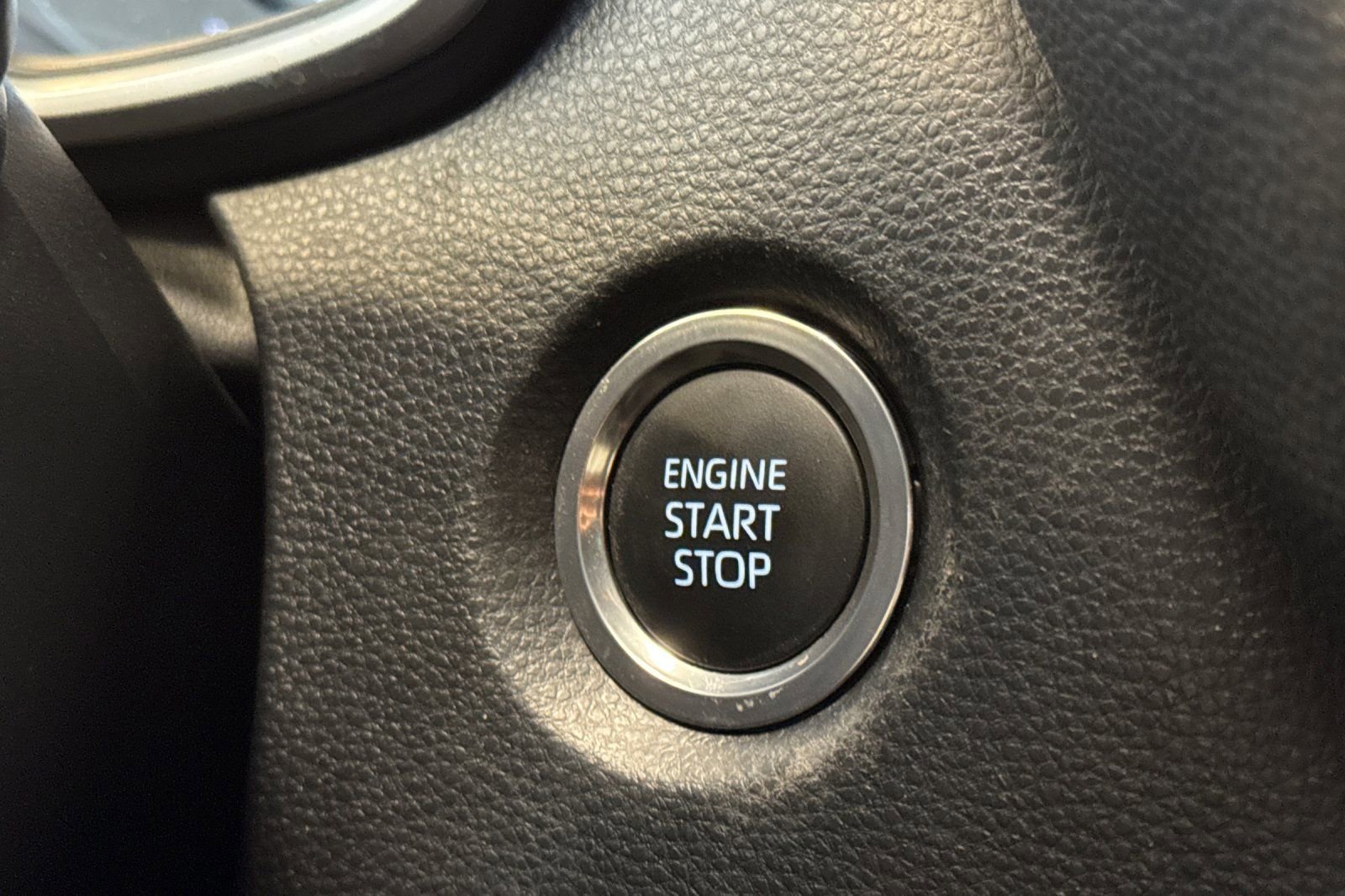 Certified 2025 Toyota Corolla SE FWD image 29