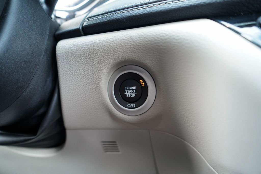 Used 2024 Chrysler Pacifica Limited image 22