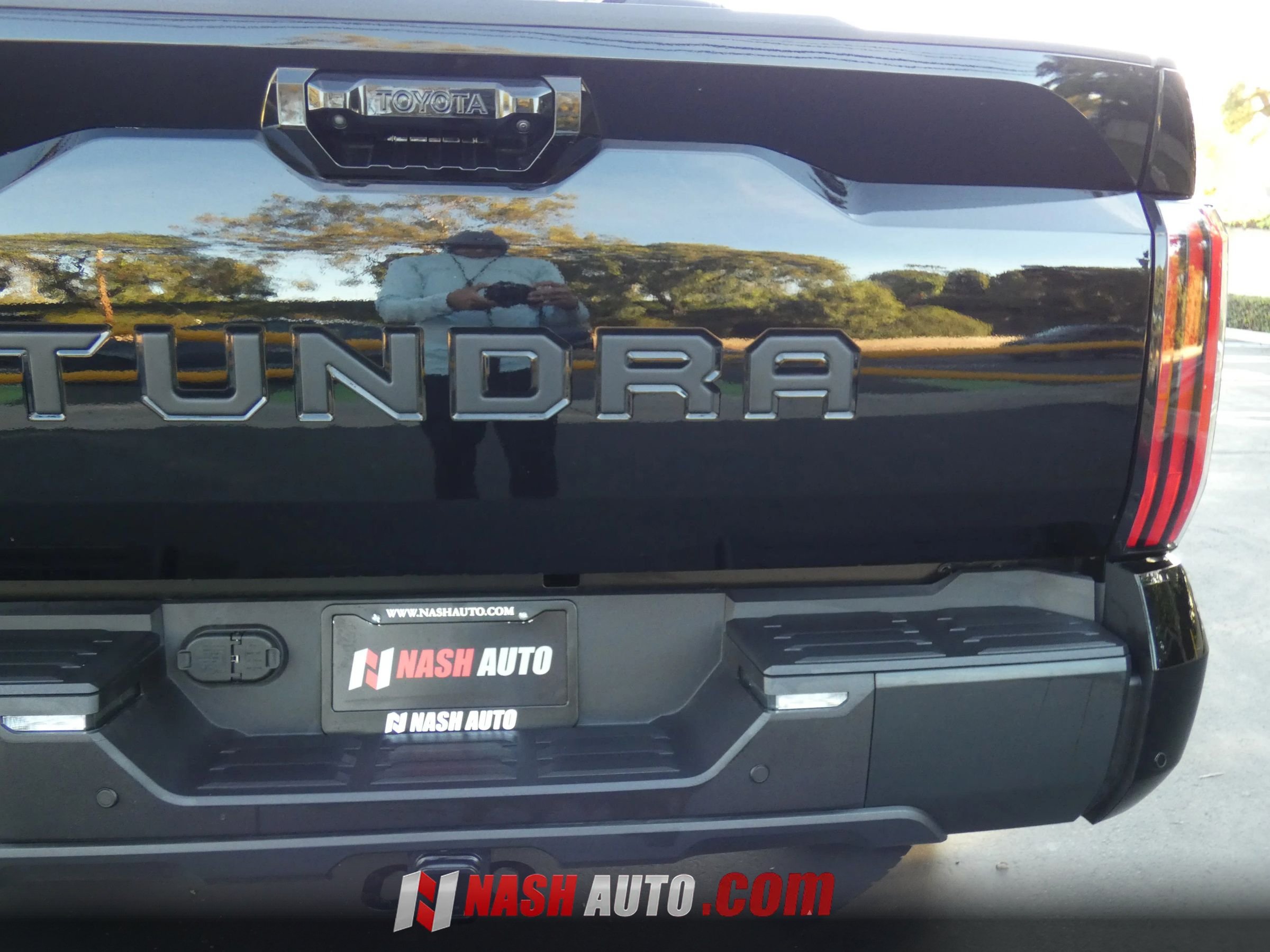 Used 2026 Toyota Tundra Limited AWD/4WD image 9