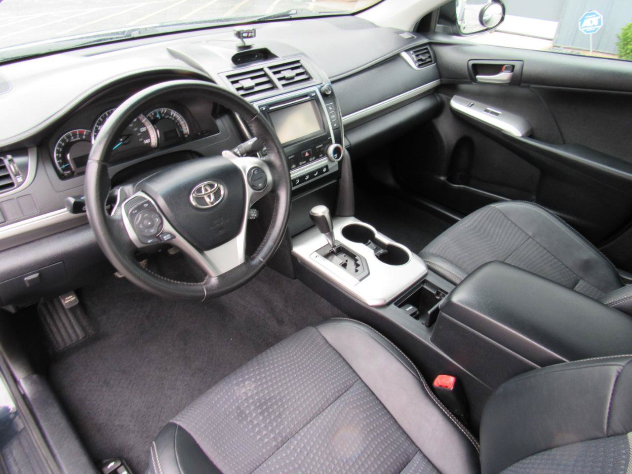 Used 2012 Toyota Camry SE FWD image 16