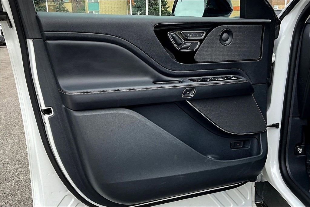 Used 2025 Lincoln Aviator Reserve w/ Jet Appearance Package image 22