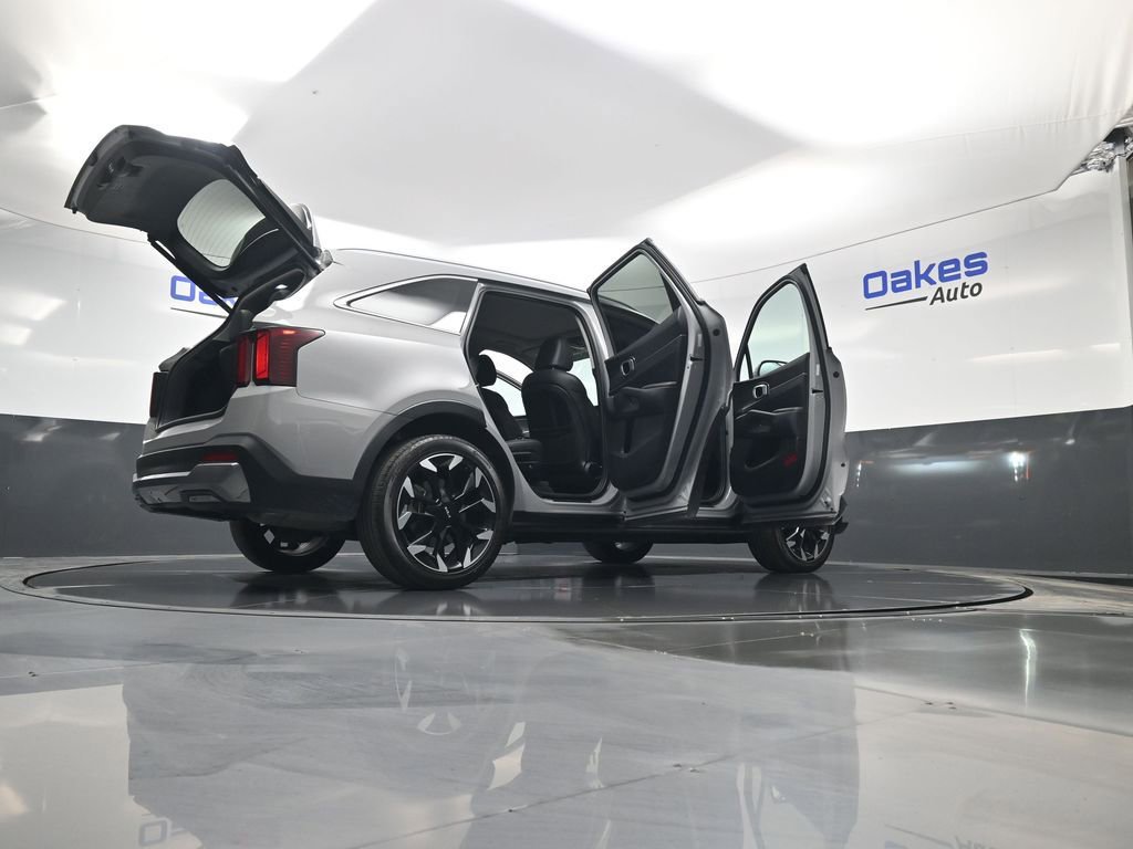 Certified 2024 Kia Sorento EX w/ Panoramic Sunroof Package image 64