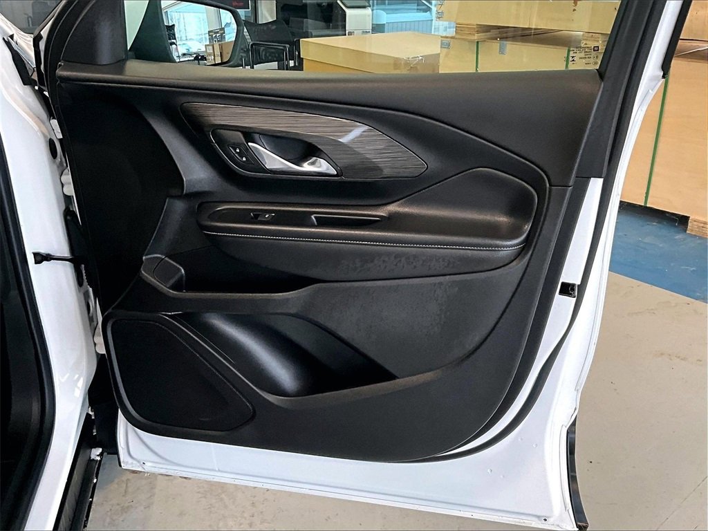 Used 2023 GMC Terrain SLT image 12