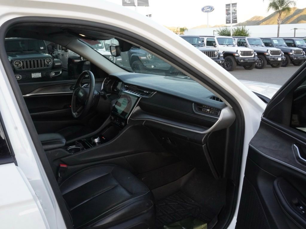 Used 2023 Jeep Grand Cherokee Limited image 20