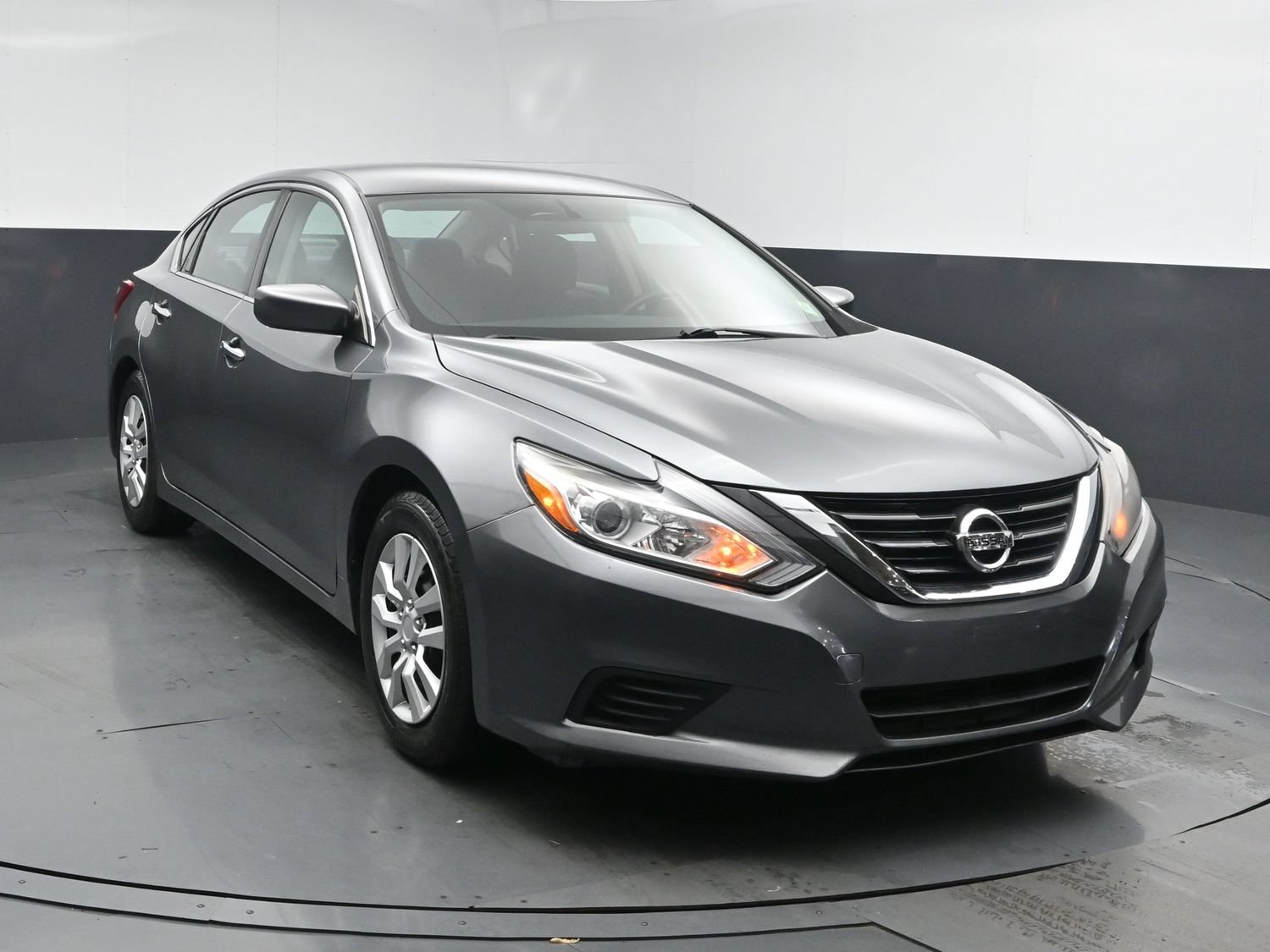 Used 2017 Nissan Altima 2.5 S w/ Power Driver Seat Package FWD image 2