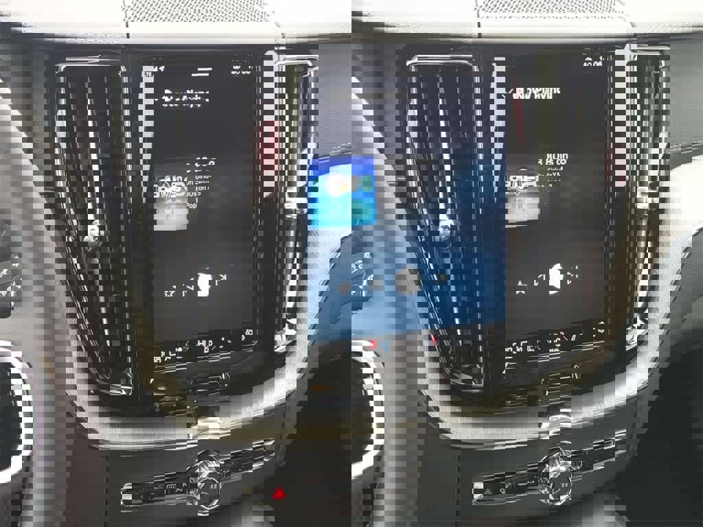 Used 2025 Volvo XC60 B5 Ultra image 27