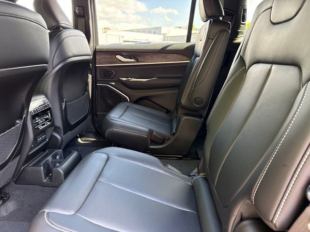 New 2026 Jeep Grand Cherokee L Limited w/ Limited Altitude Package AWD/4WD image 22
