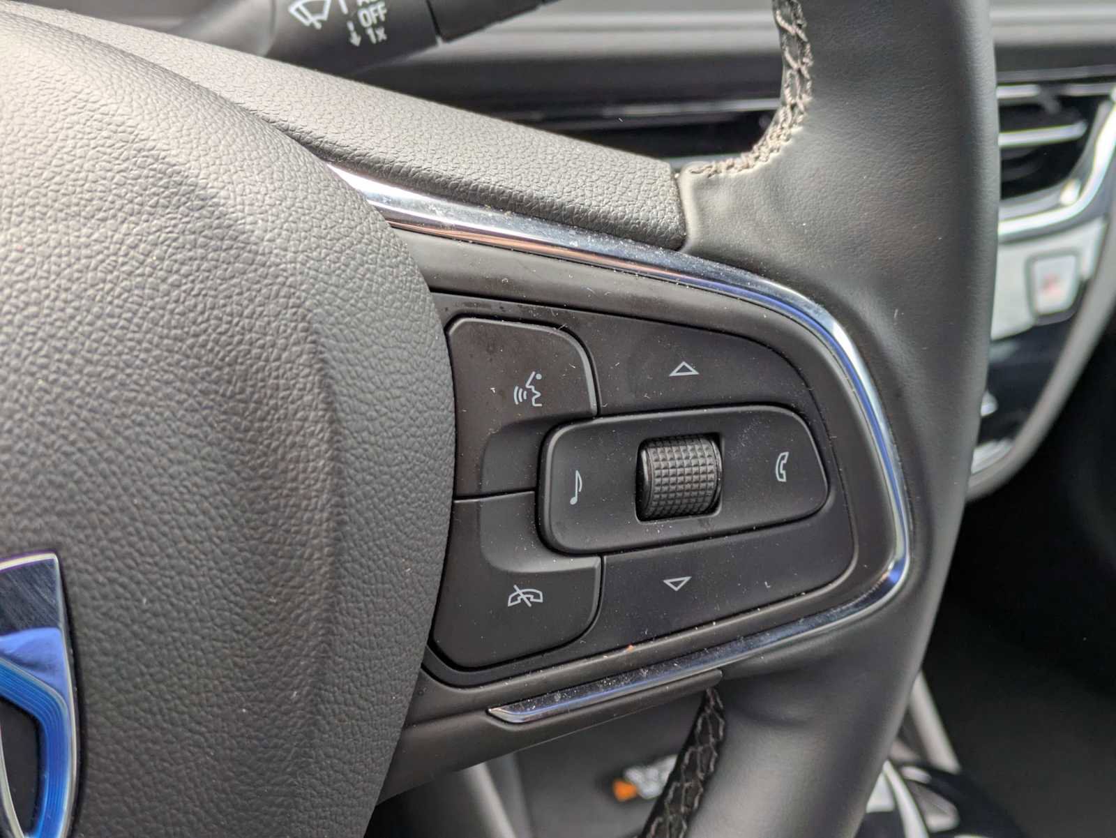 Used 2025 Buick Envista Avenir image 24