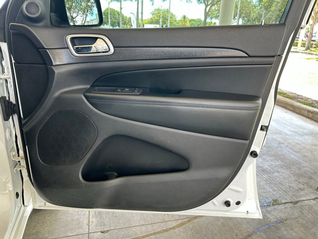 Used 2018 Jeep Grand Cherokee Altitude AWD/4WD image 25