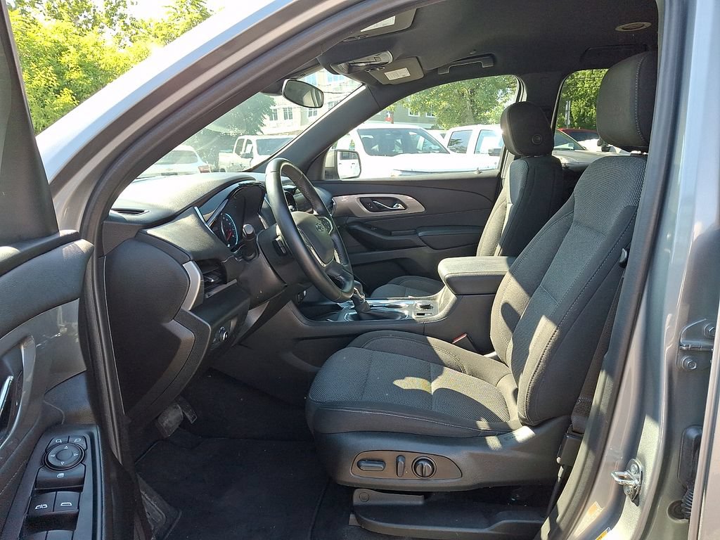 Certified 2023 Chevrolet Traverse LT w/ Midnight/Sport Edition AWD/4WD image 14