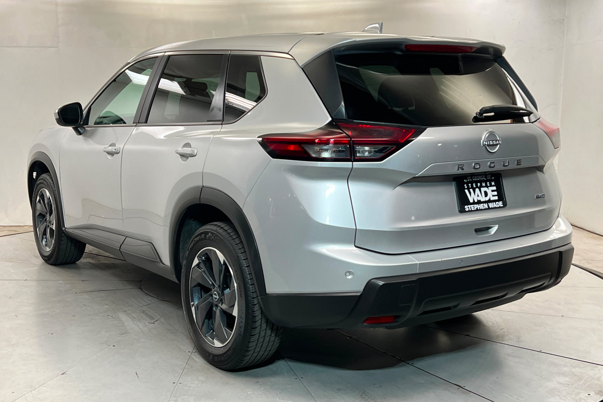 Used 2025 Nissan Rogue SV AWD/4WD image 3