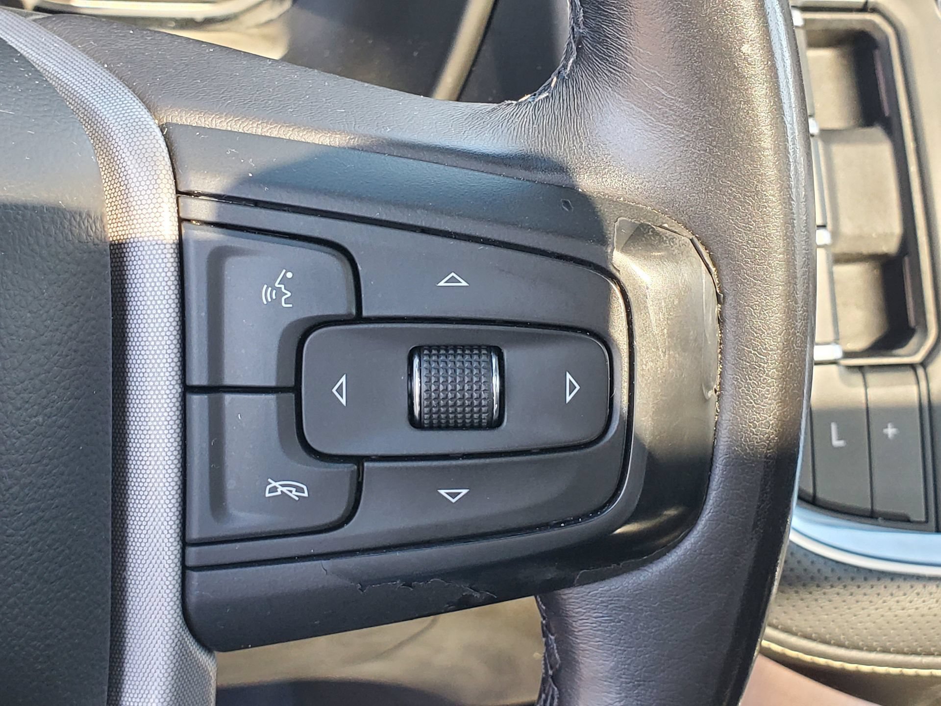 Used 2021 GMC Yukon SLT w/ SLT Premium Package AWD/4WD image 27