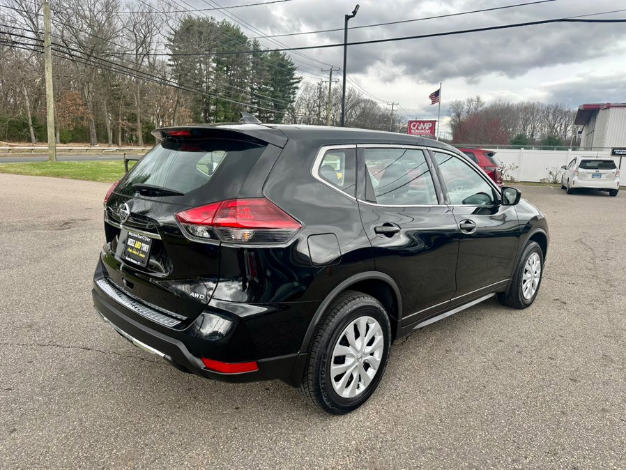 Used 2018 Nissan Rogue S image 6