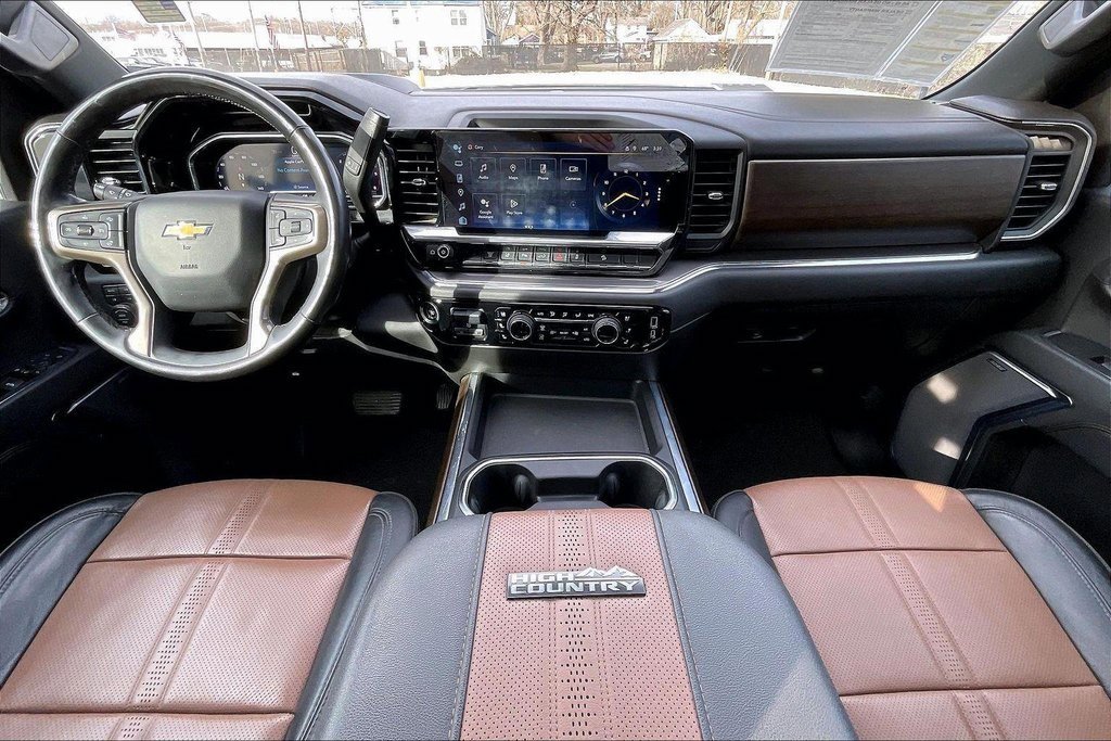 Used 2024 Chevrolet Silverado 3500 High Country w/ Technology Package image 17