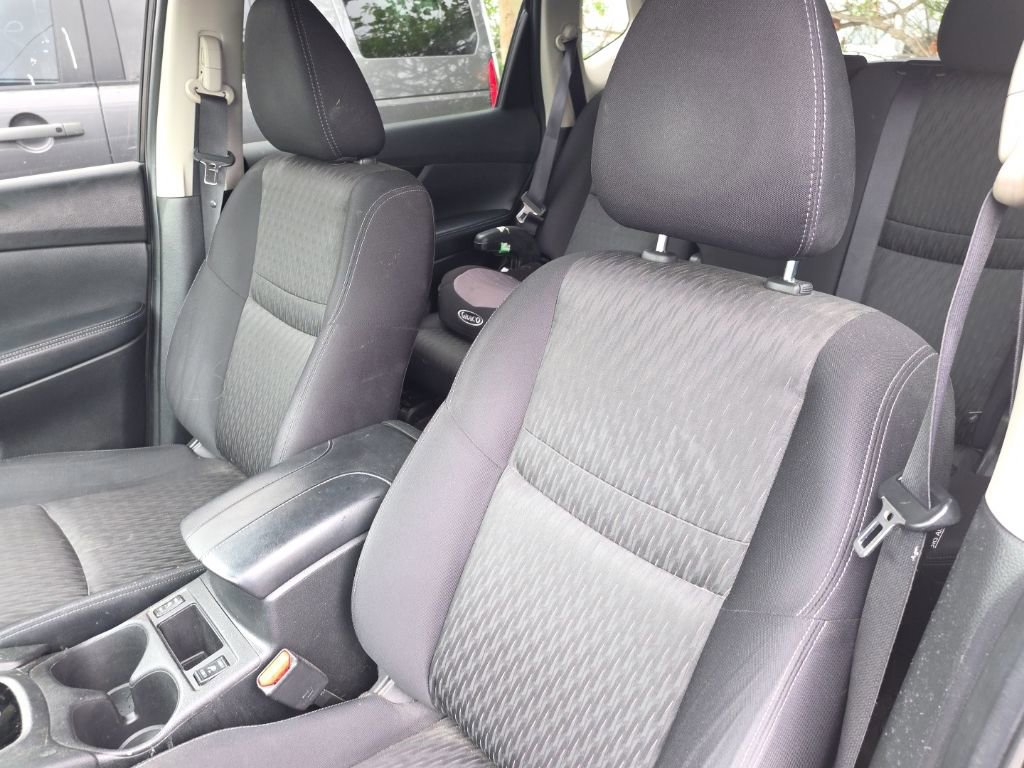 Used 2018 Nissan Rogue SV image 11