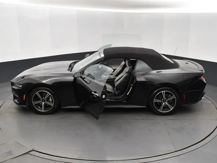 Used 2024 Ford Mustang Premium RWD image 7