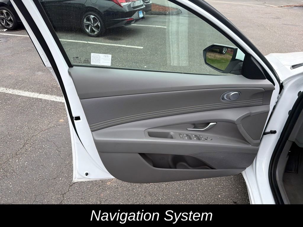 Used 2025 Hyundai Elantra SEL w/ Cargo Package FWD image 11