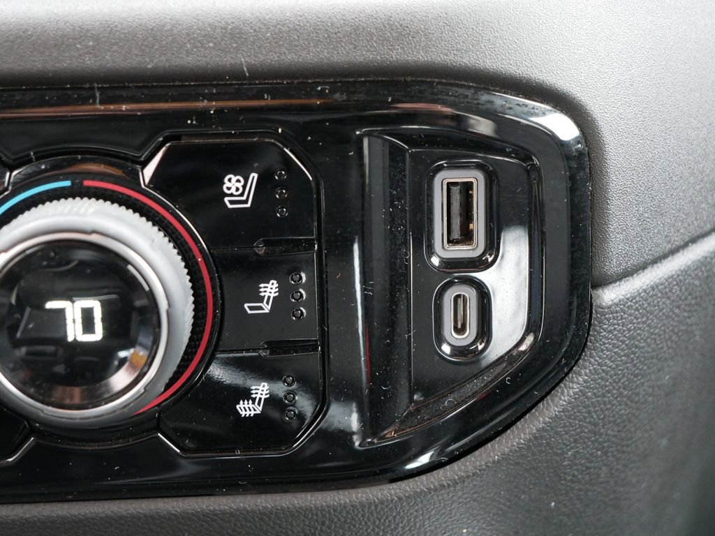 Used 2023 Chevrolet Silverado 1500 LTZ image 27