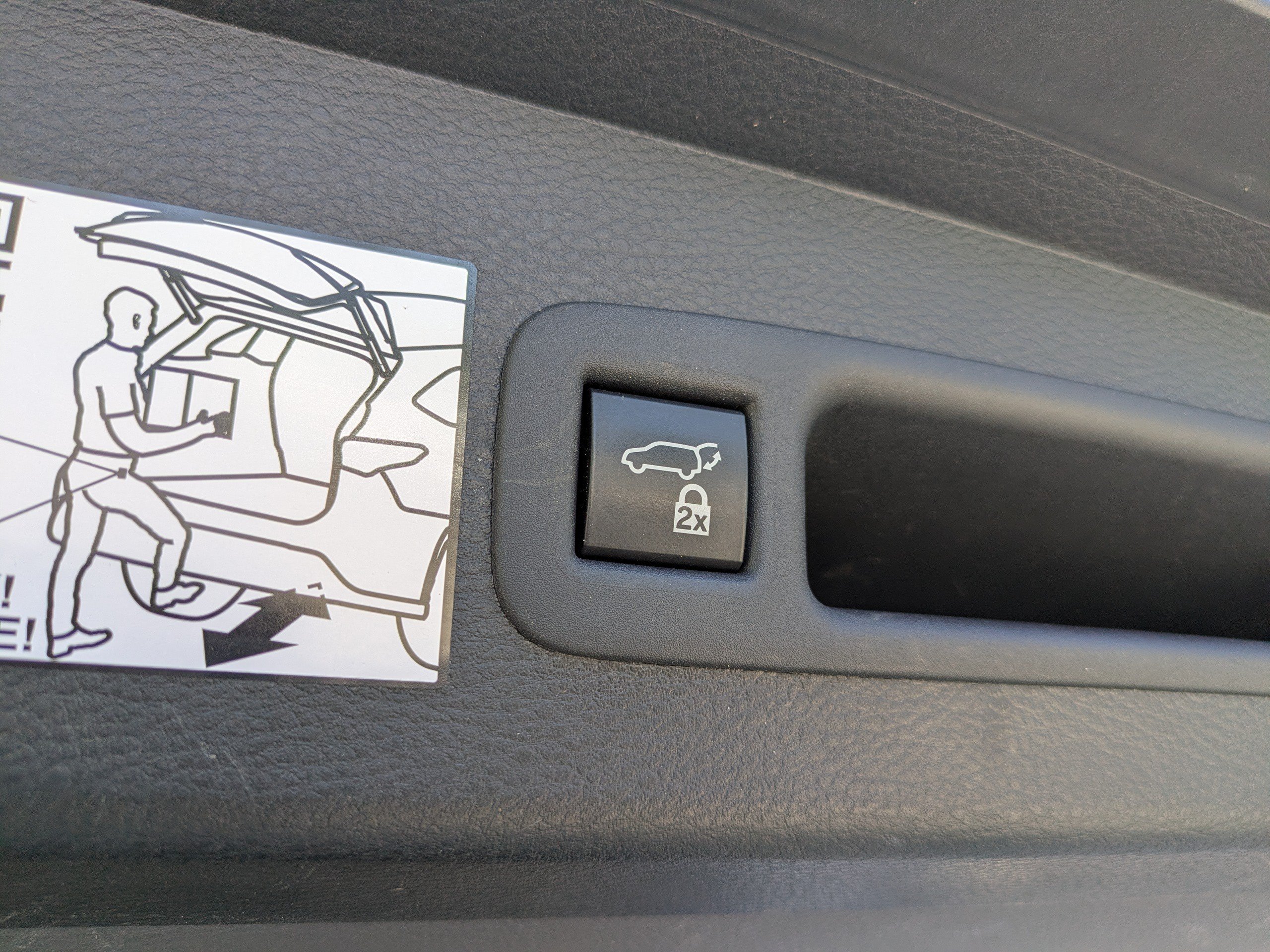 Used 2022 Toyota Sienna XLE AWD/4WD image 14